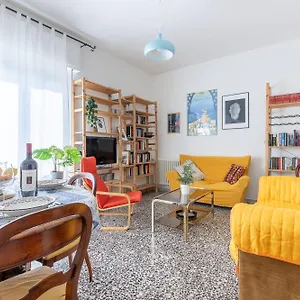 Porta A Lucca - Pisa Bright Apartment With Balcony